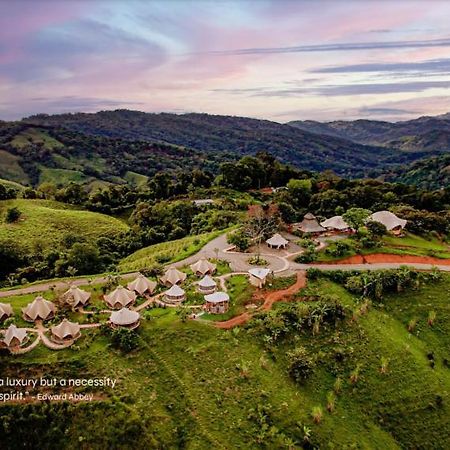 Holos Retreat Center: The Entire Ridge Basecamp Baru Buitenkant foto