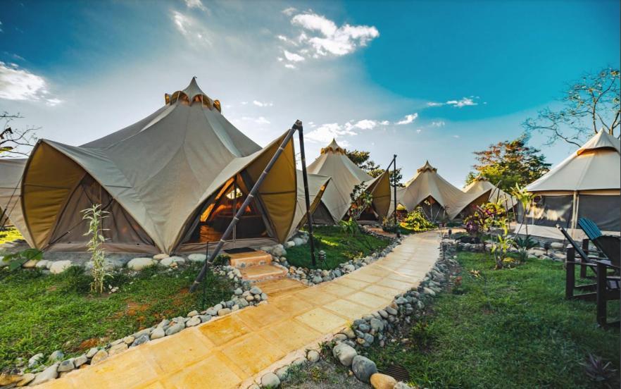 Holos Retreat Center: The Entire Ridge Basecamp Baru Buitenkant foto