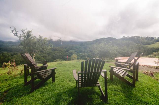 Holos Retreat Center: The Entire Ridge Basecamp Baru Buitenkant foto