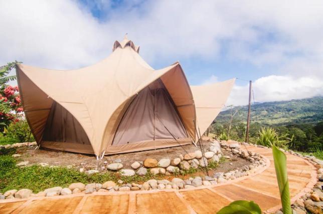 Holos Retreat Center: The Entire Ridge Basecamp Baru Buitenkant foto