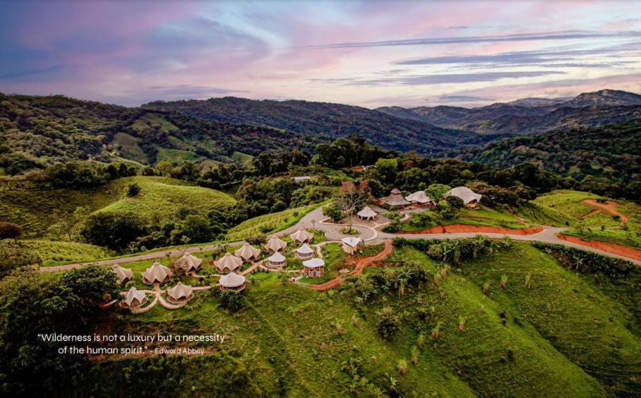 Holos Retreat Center: The Entire Ridge Basecamp Baru Buitenkant foto