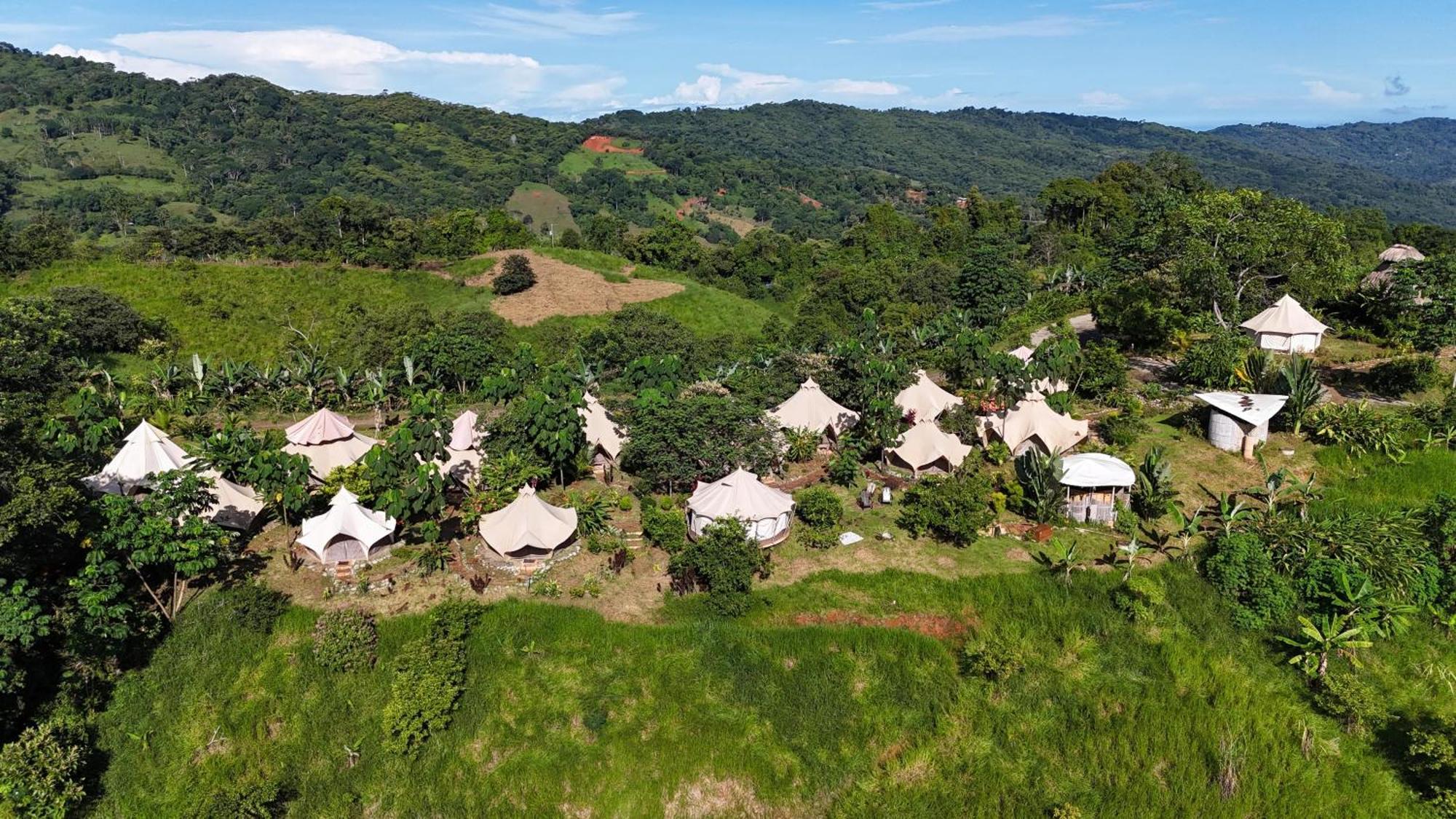 Holos Retreat Center: The Entire Ridge Basecamp Baru Buitenkant foto